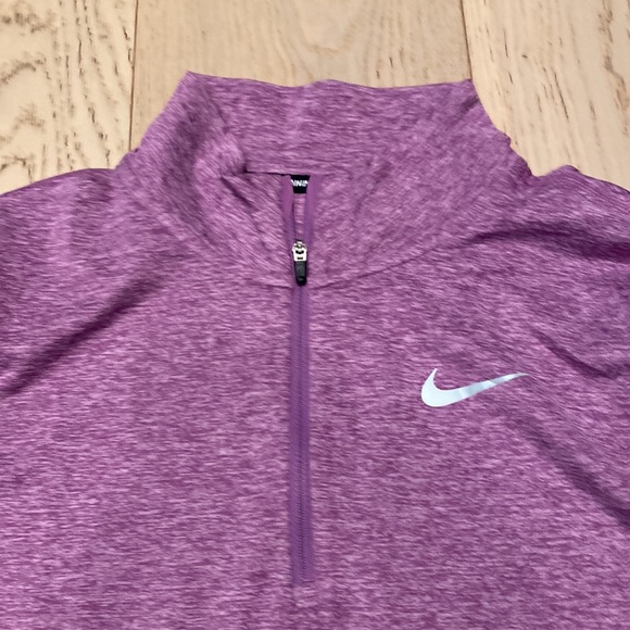 Peloton/ Nike dry fit, ELEMENT 1/2 ZIP LONG SLEEVE - Picture 3 of 9